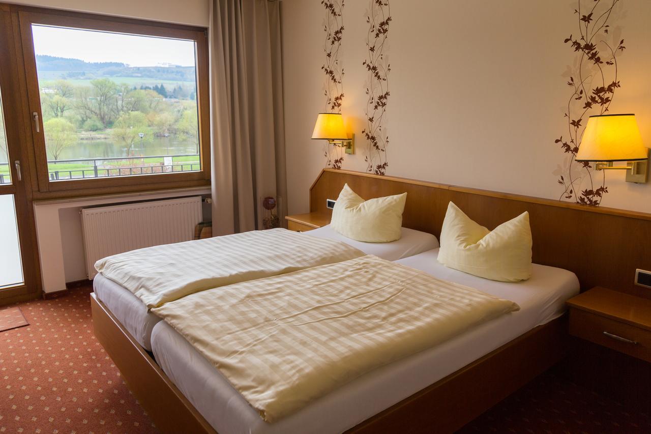Hotel Zehnthof Ürzig エクステリア 写真